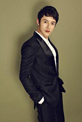 张鑫个人资料女,青春洋溢的才女，多才多艺的校园之星